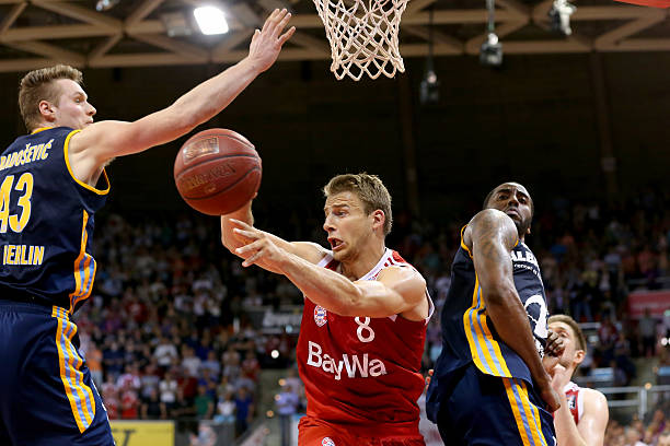 并通过多次 并通过多次