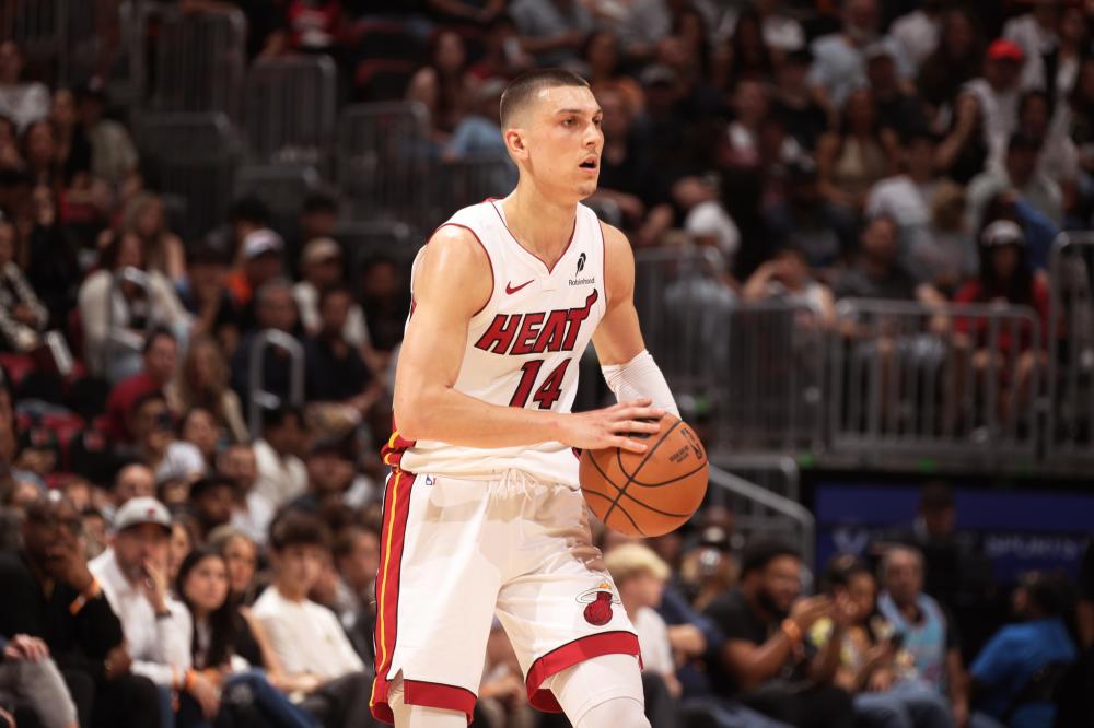 而默默坐在 而默默坐在