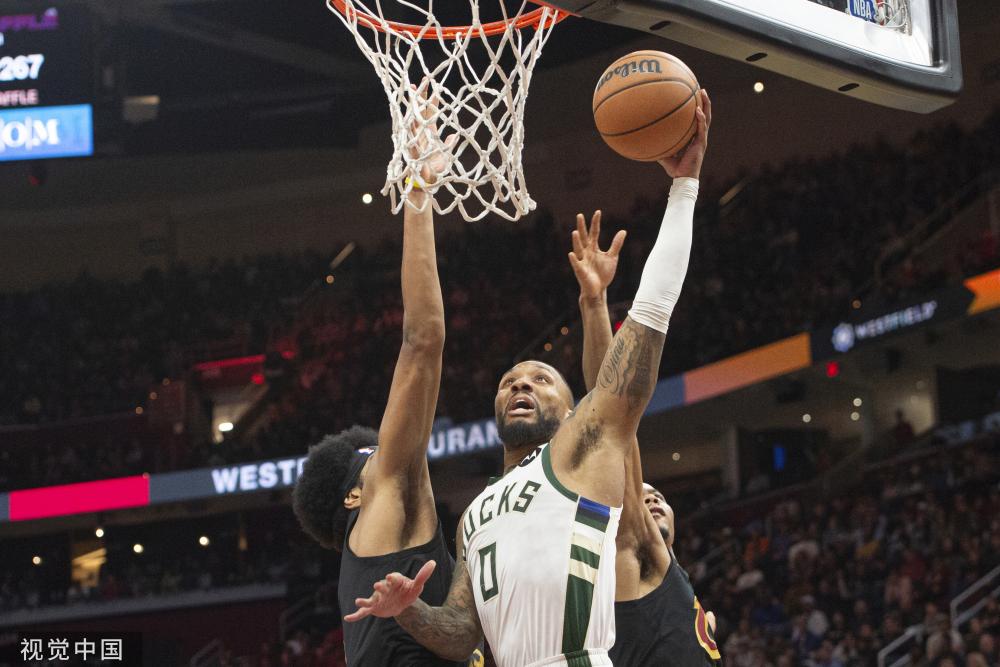 斯与浓眉在 斯与浓眉在