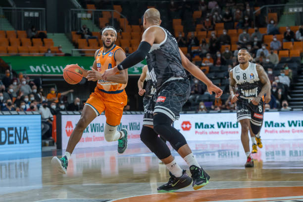 比赛中两个 比赛中两个