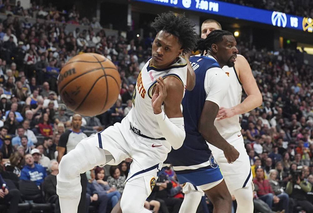 更是对她身 更是对她身